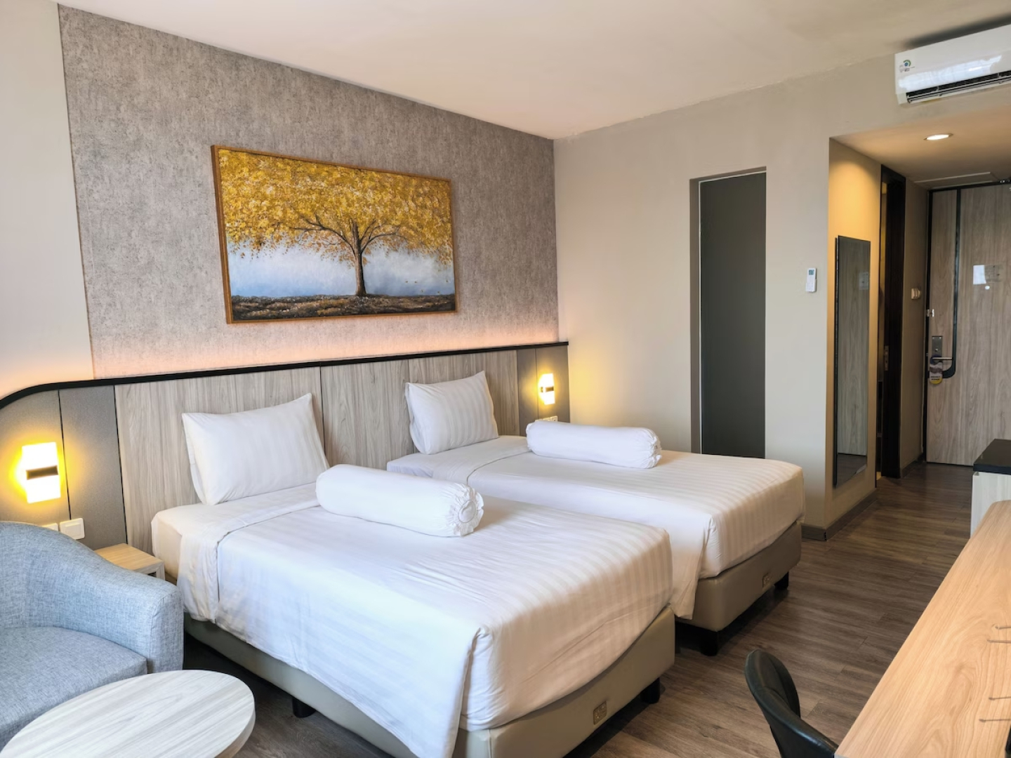 Front One Gosyen Hotel Salatiga