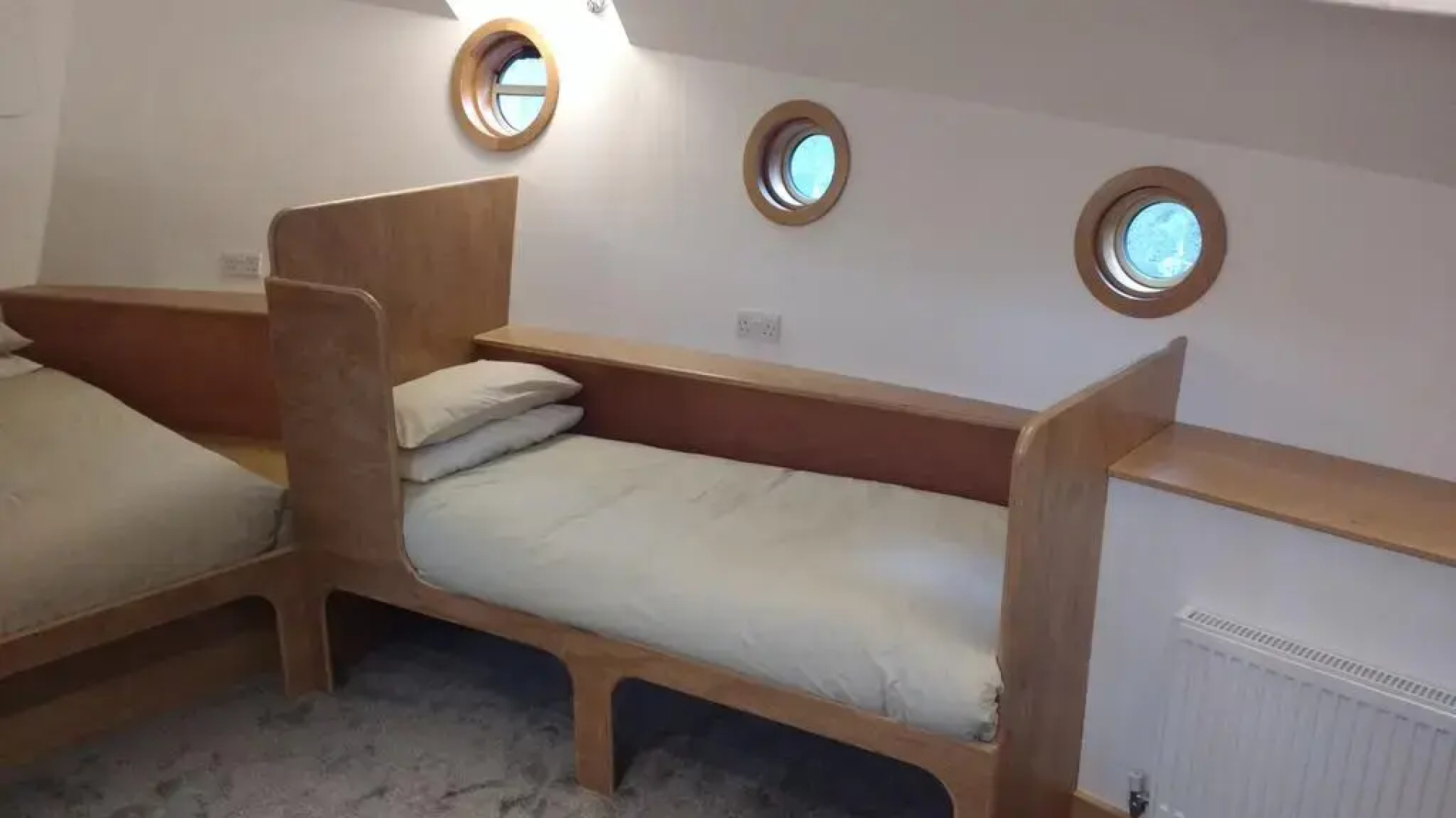 Kyle Blue Bristol - Luxury Hostel Boat