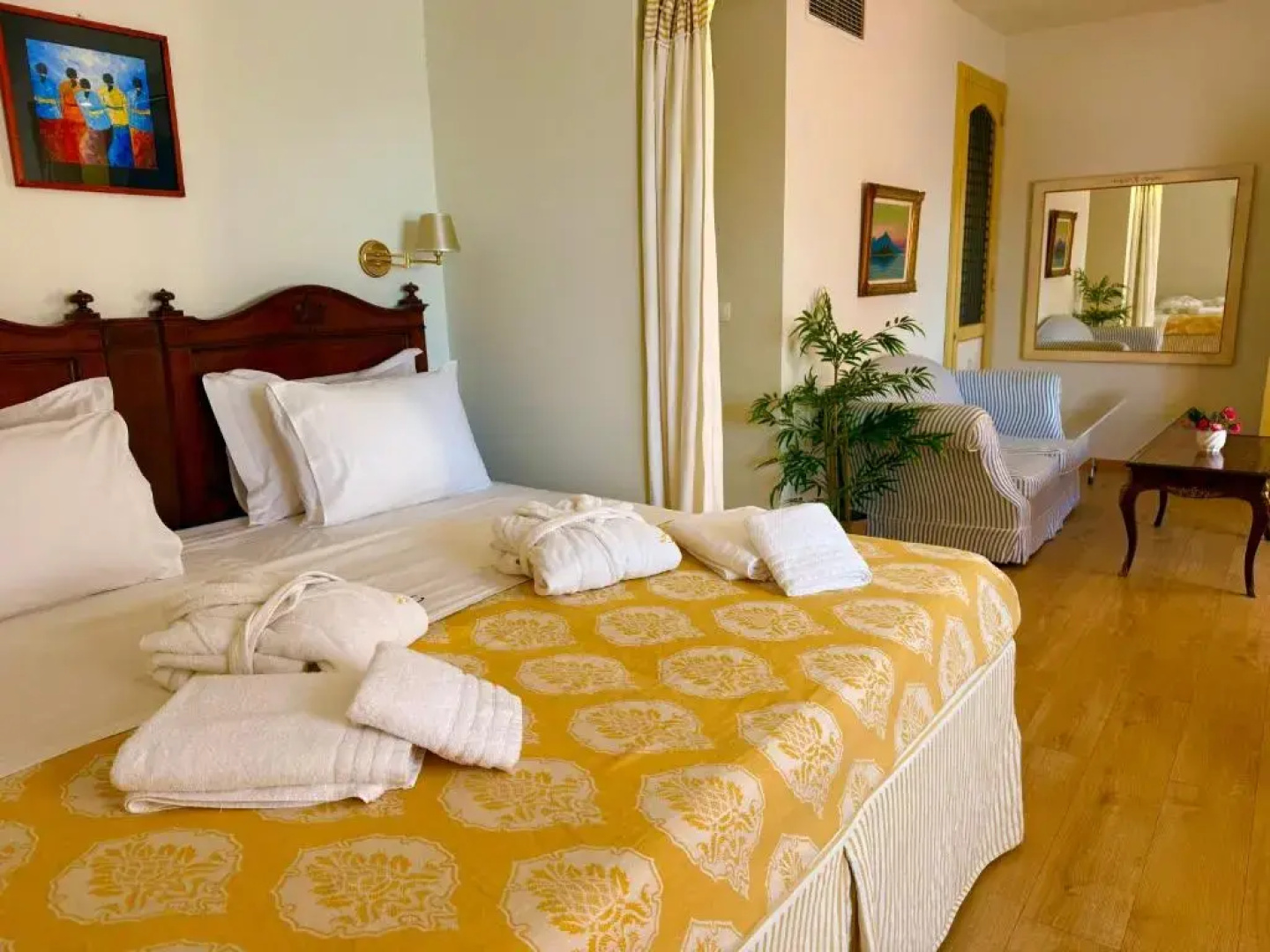 Great Greece Le Convivial Suites