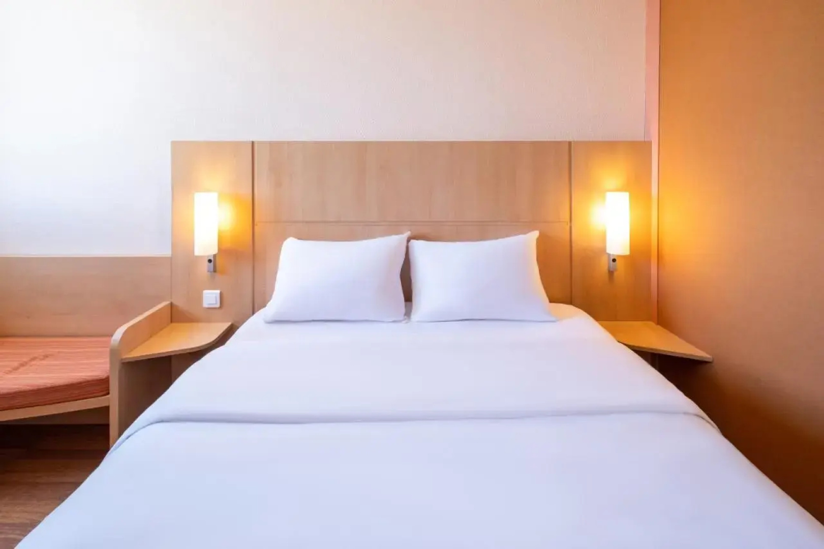 B&B HOTEL Calais Terminal Cité de l'Europe 3 étoiles