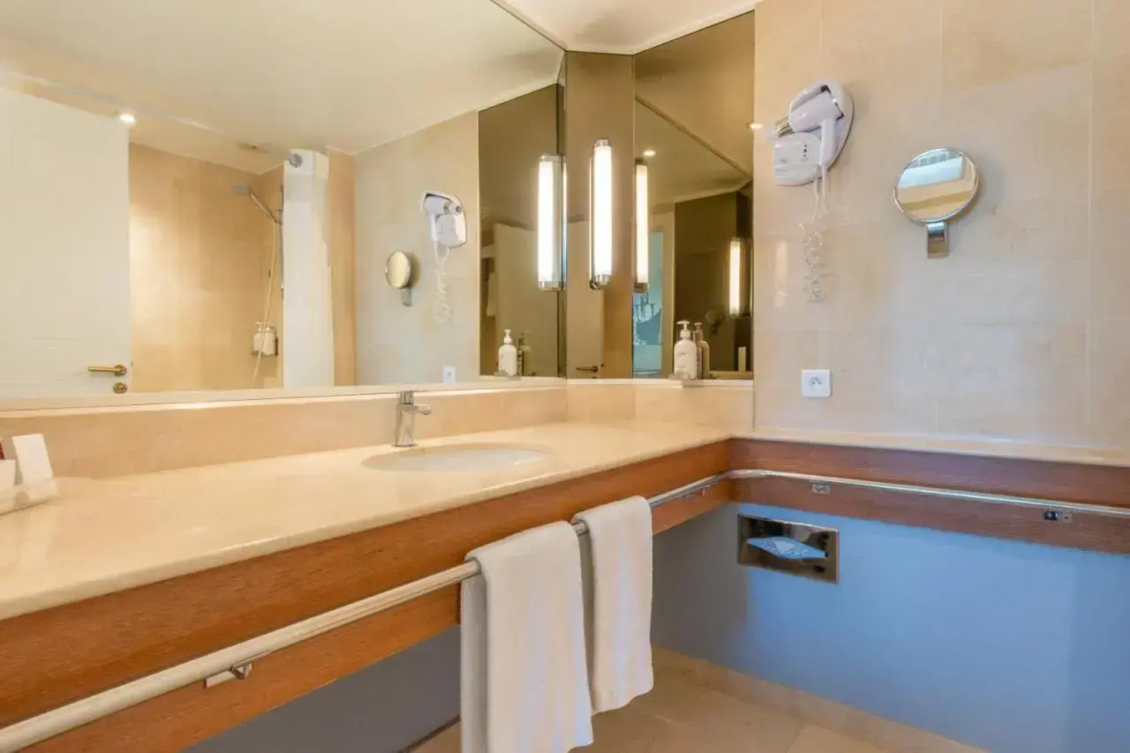 Holiday Inn Nice-Port St Laurent by IHG
