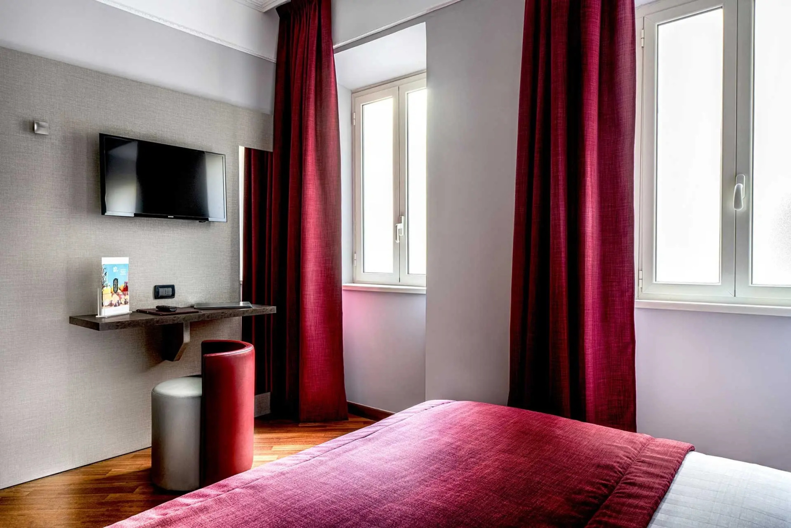 Отель Varese Roma