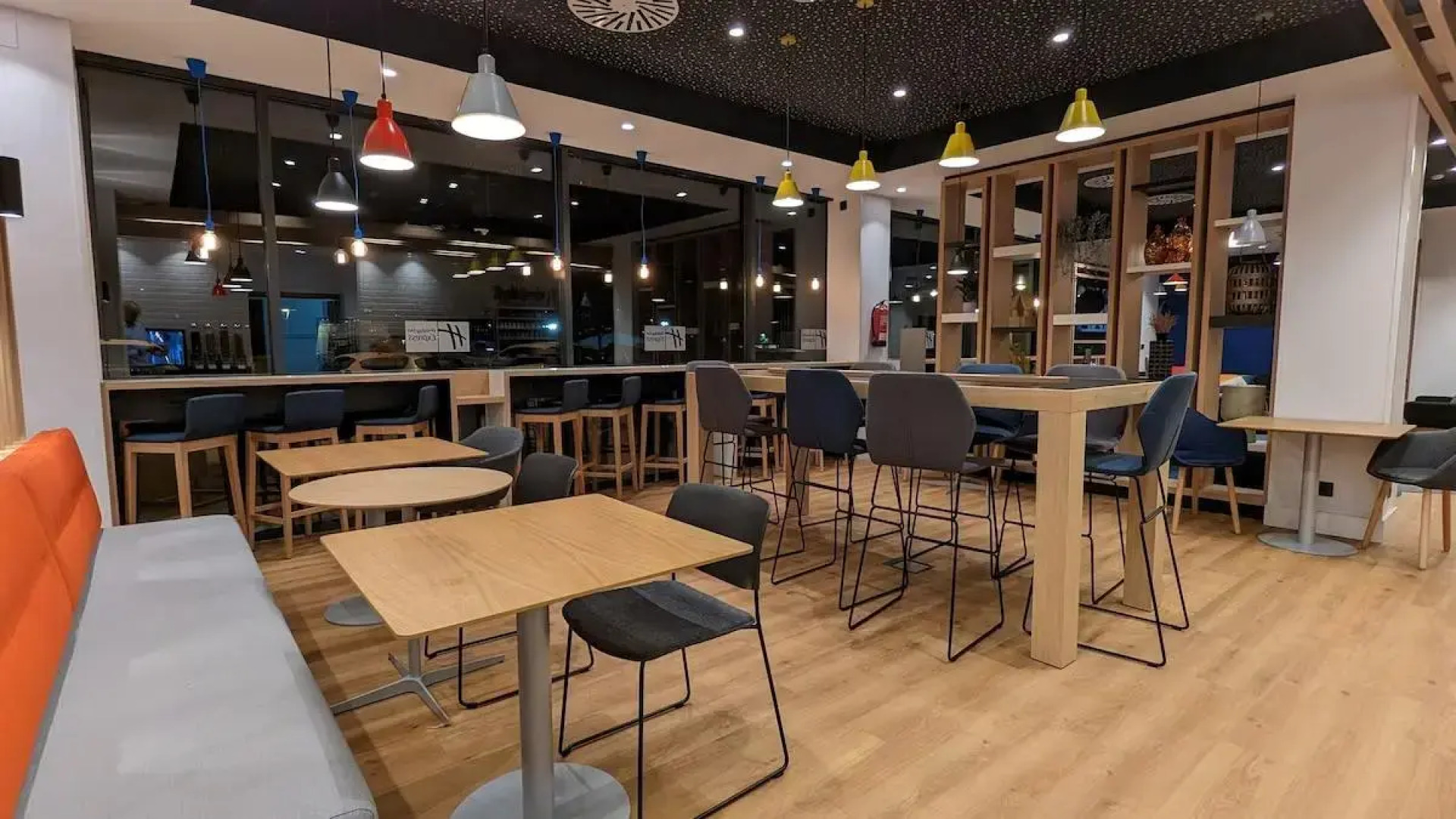 Отель Holiday Inn Express Bilbao, an IHG Hotel