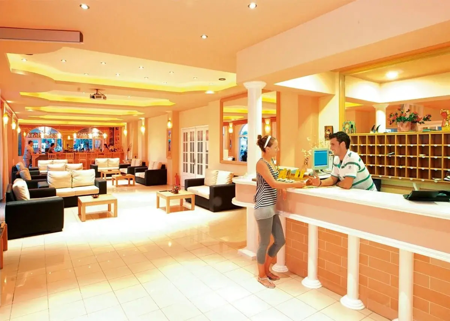 Silver Beach Hotel And Annexe Apartments
