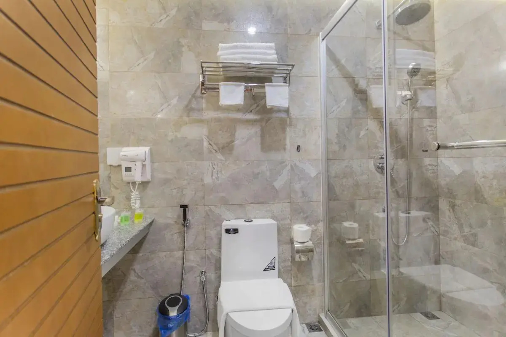 Отель Kuredhi Beach Inn