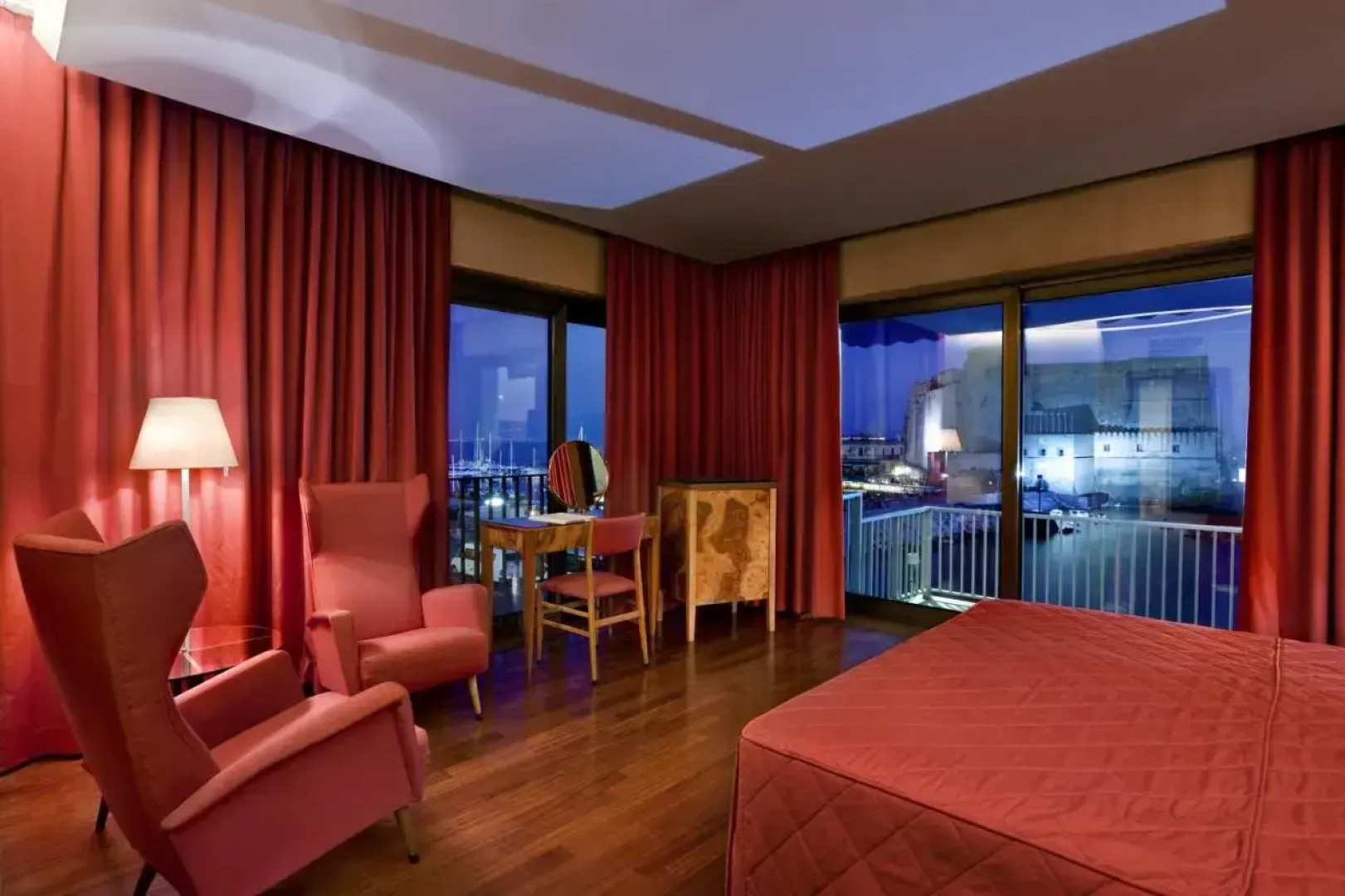 Отель Royal Continental Hotel Naples