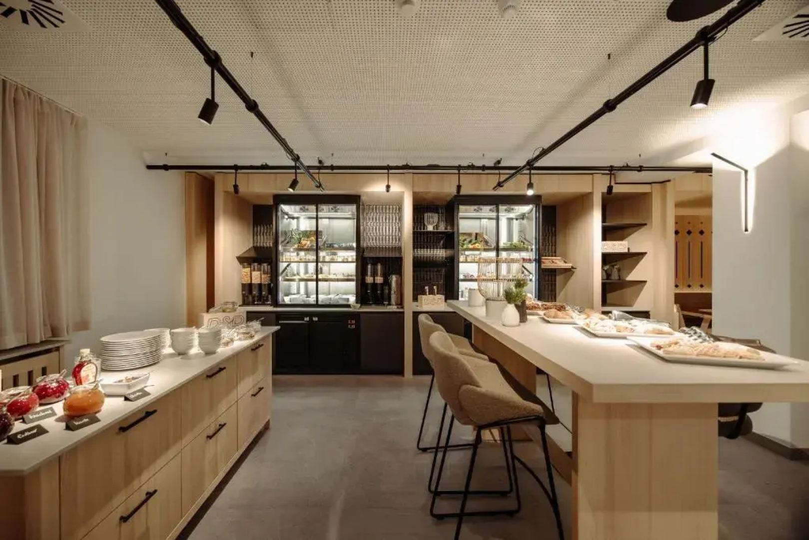 Dips&Drops – SUPERIOR HOTEL · SPORTS · SPA · RESTAURANTS