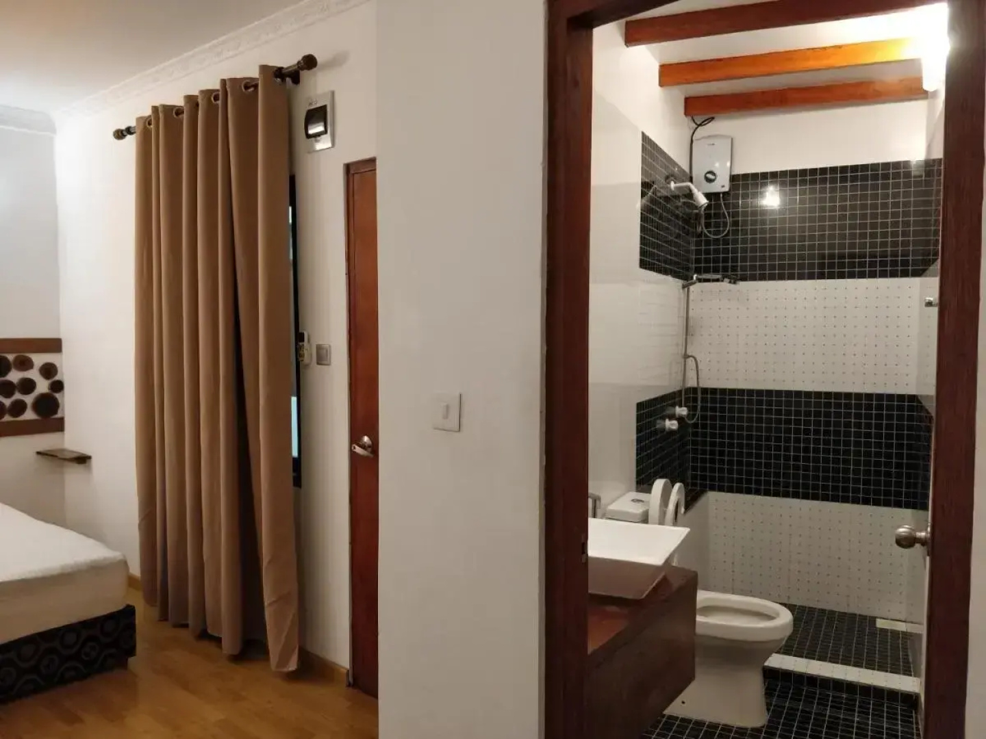 Отель Alkina Lodge