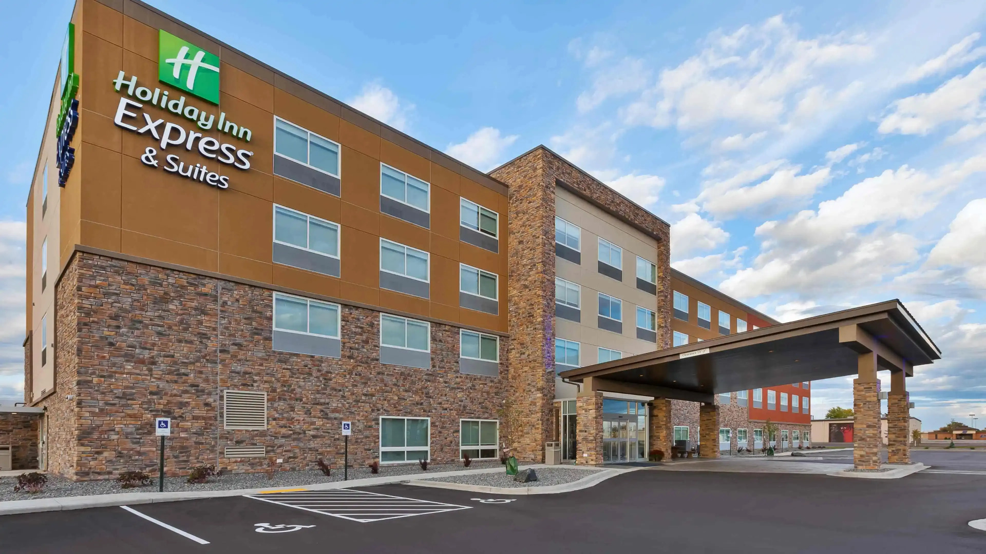 Holiday Inn Express and Suites Eau Claire West I-94