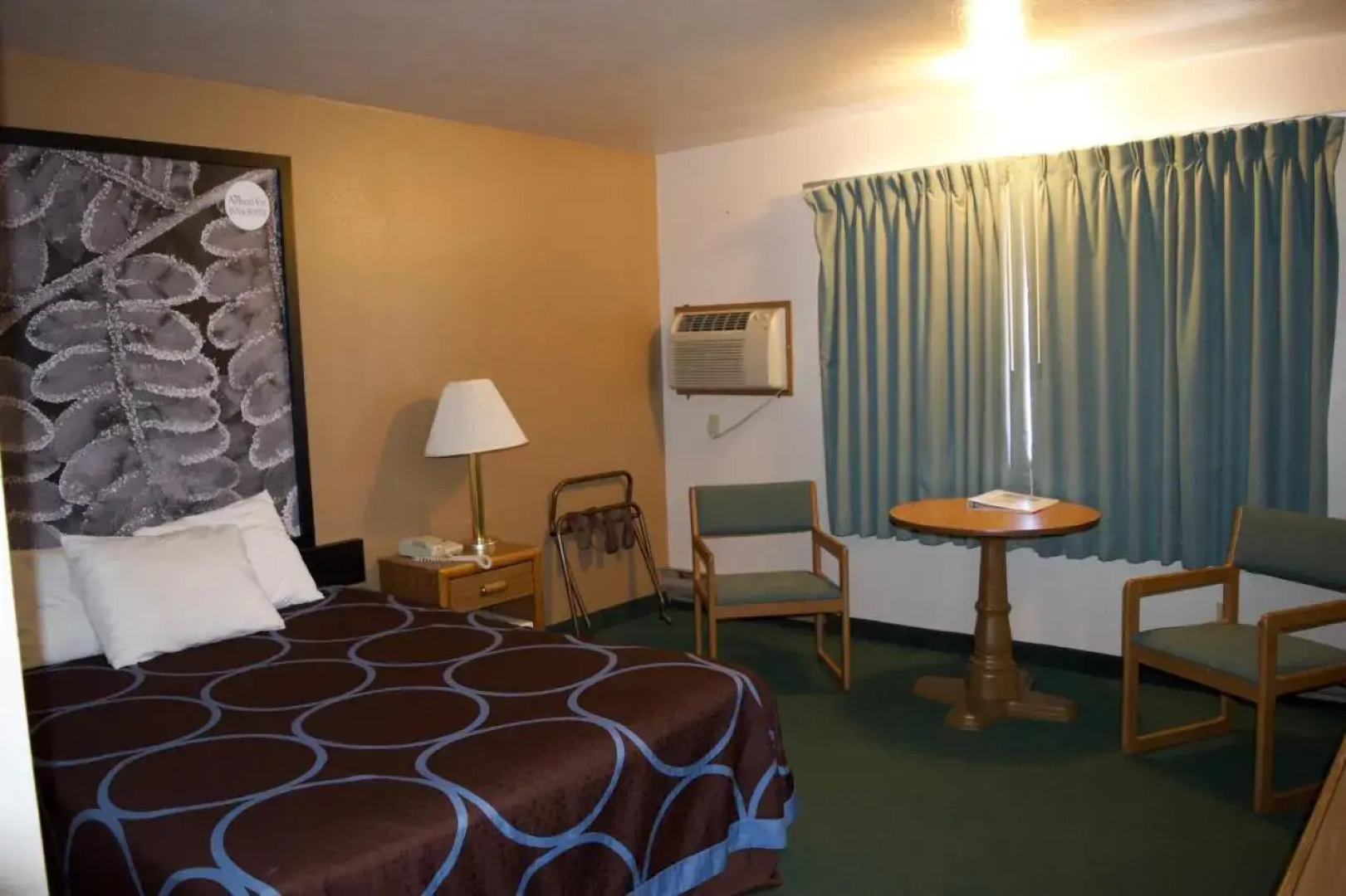 AmeriVu Inn & Suites