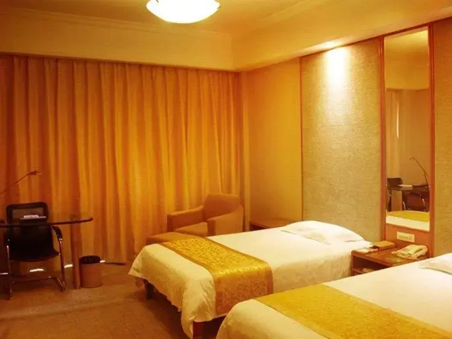Hawaii International Business Hotel