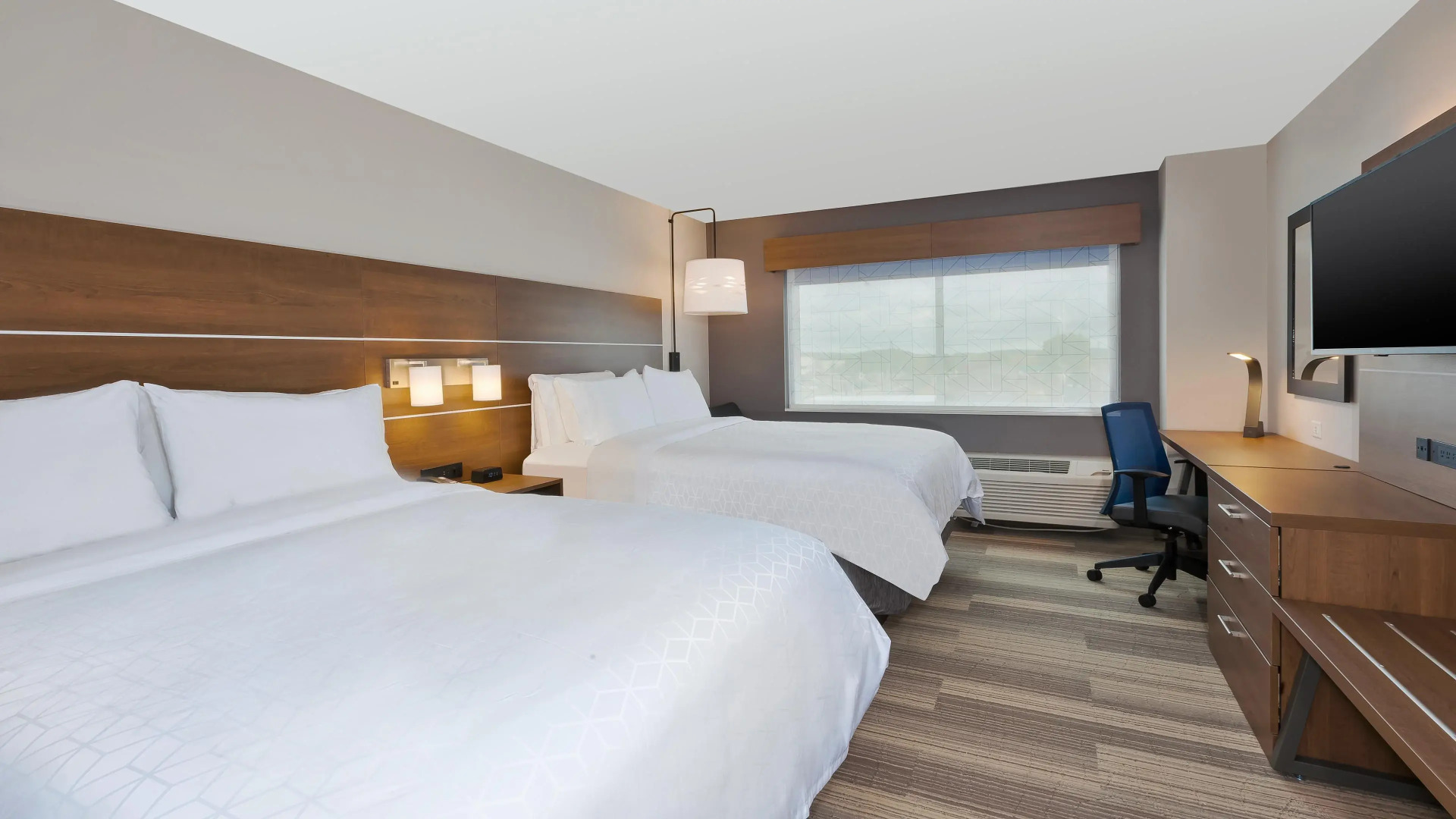 Holiday Inn Express and Suites Eau Claire West I-94