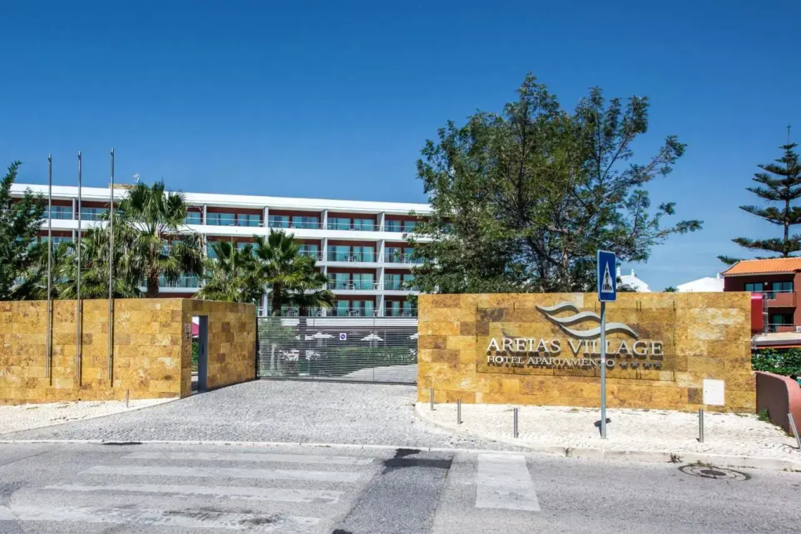 Hotel Apartamento Areias Village