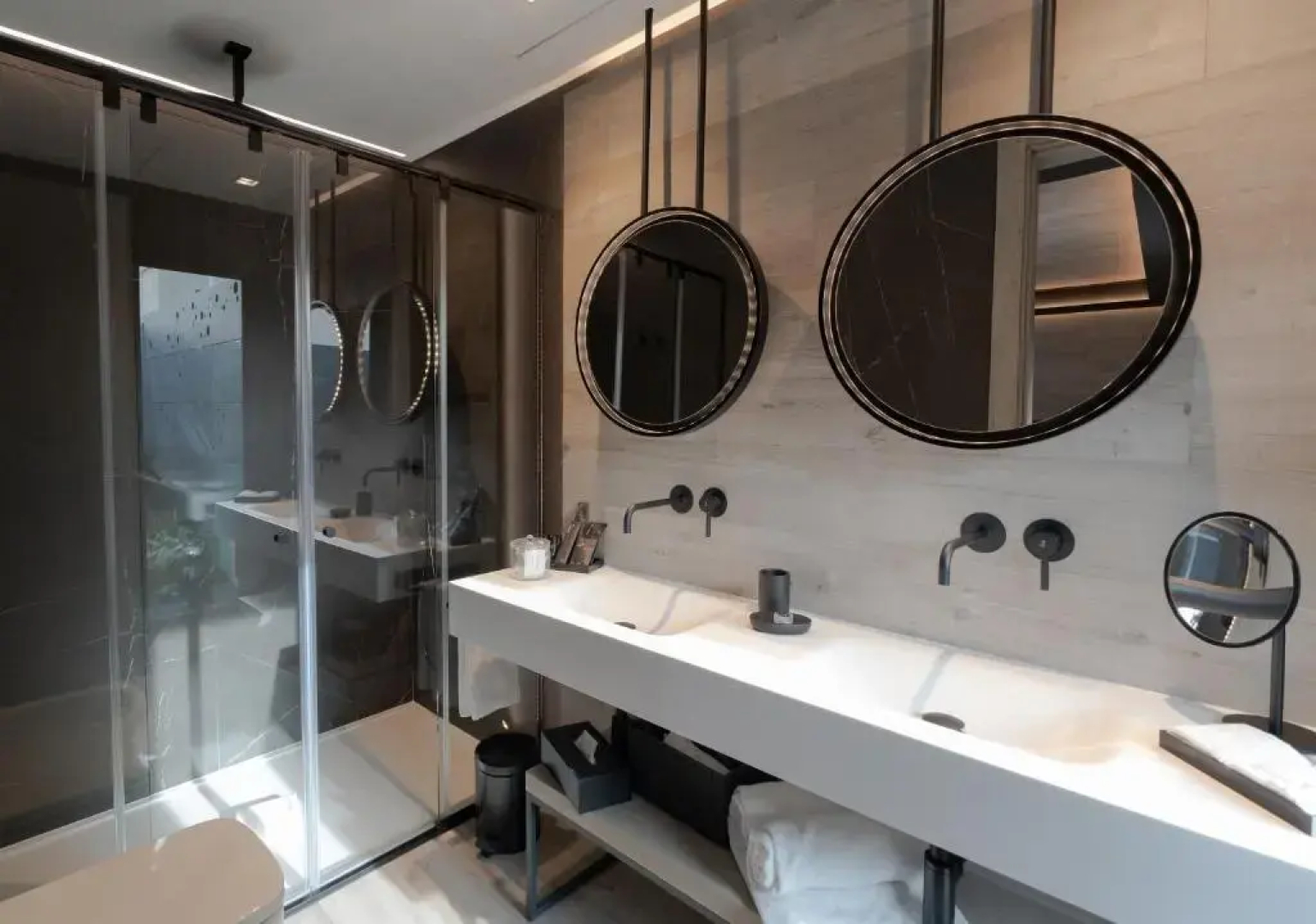 Отель The Hotel Regina