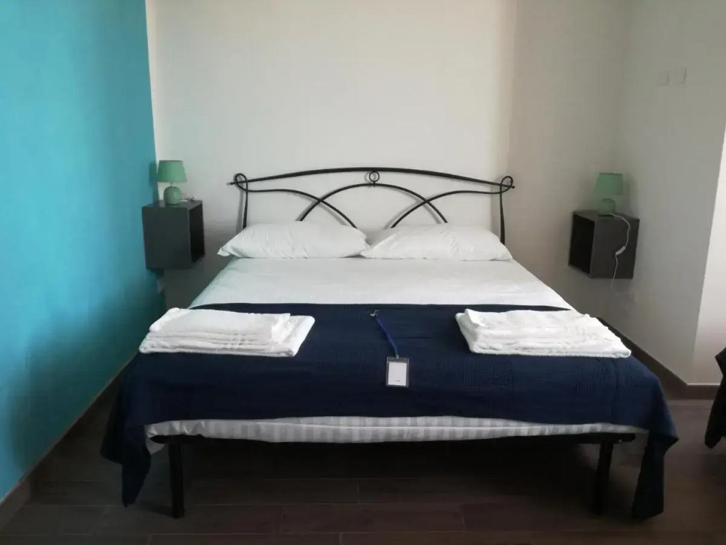 Отель Mambo Suites