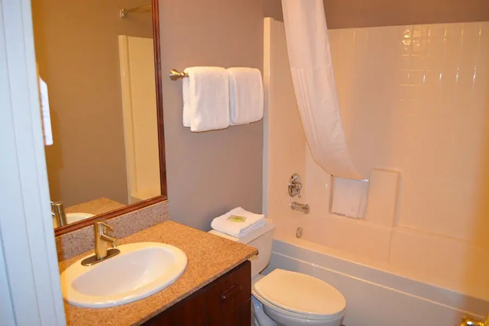 The Ashley Inn & Suites