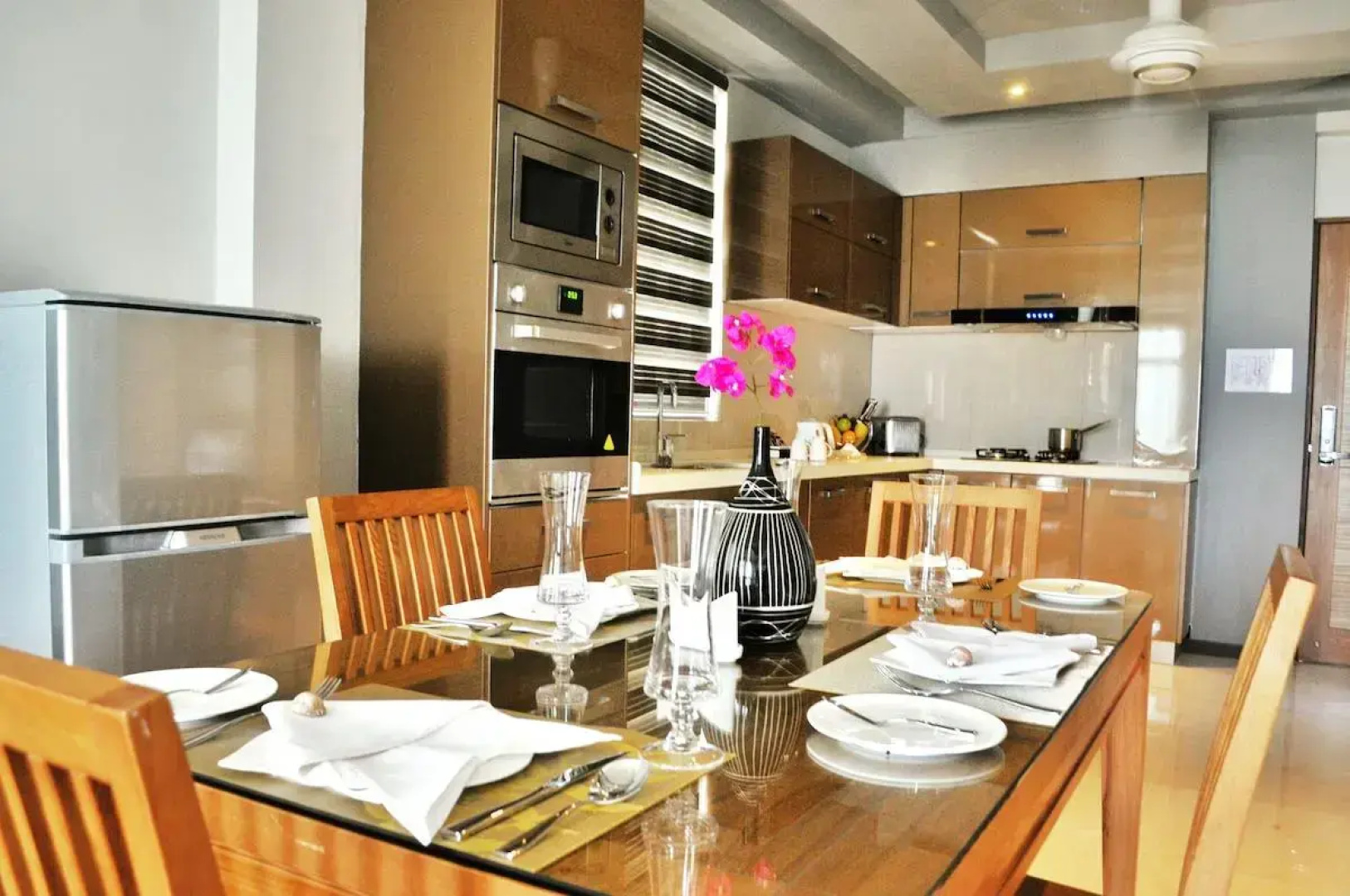 Отель Airport Comfort Inn Premium