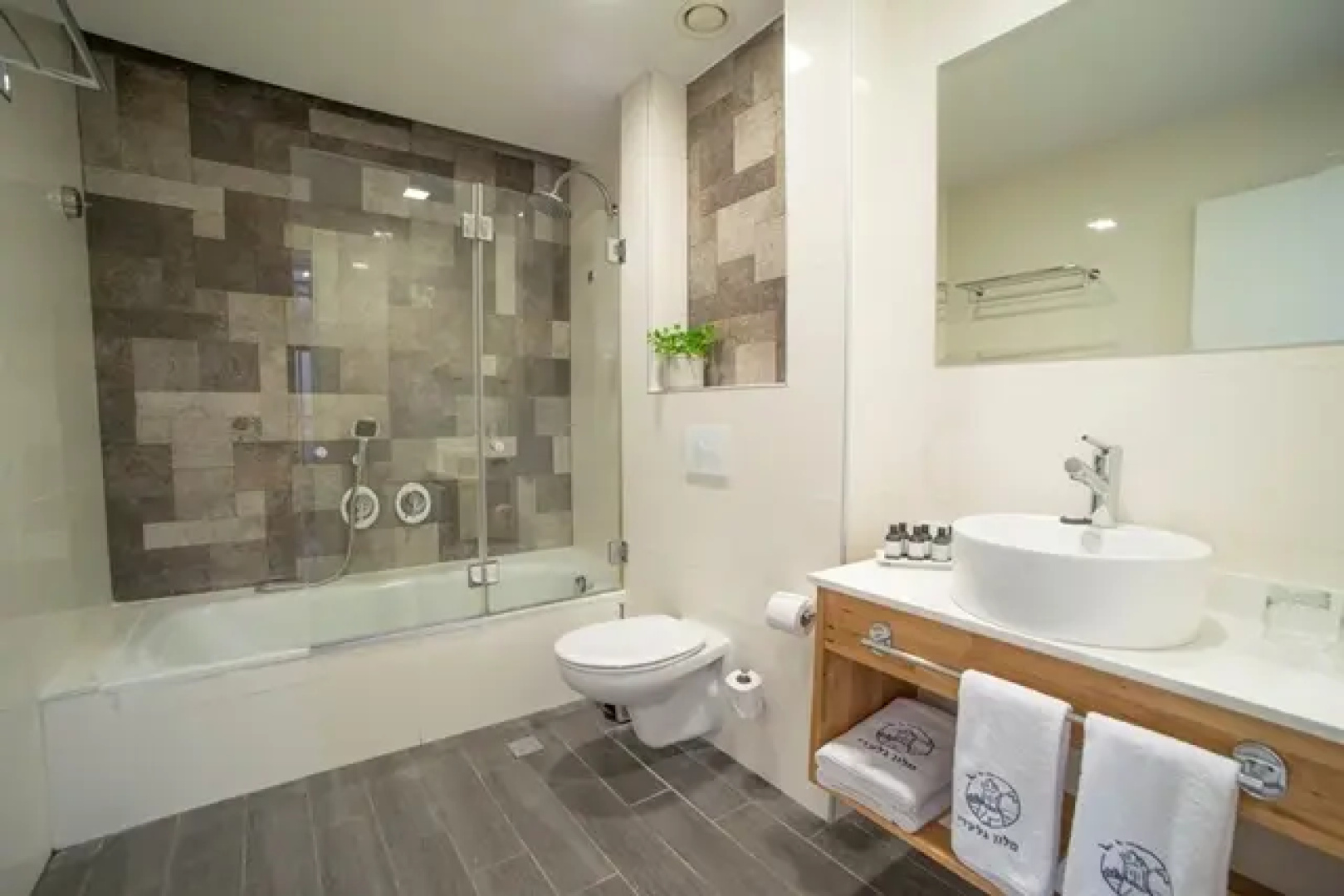 Kfar Giladi Hotel