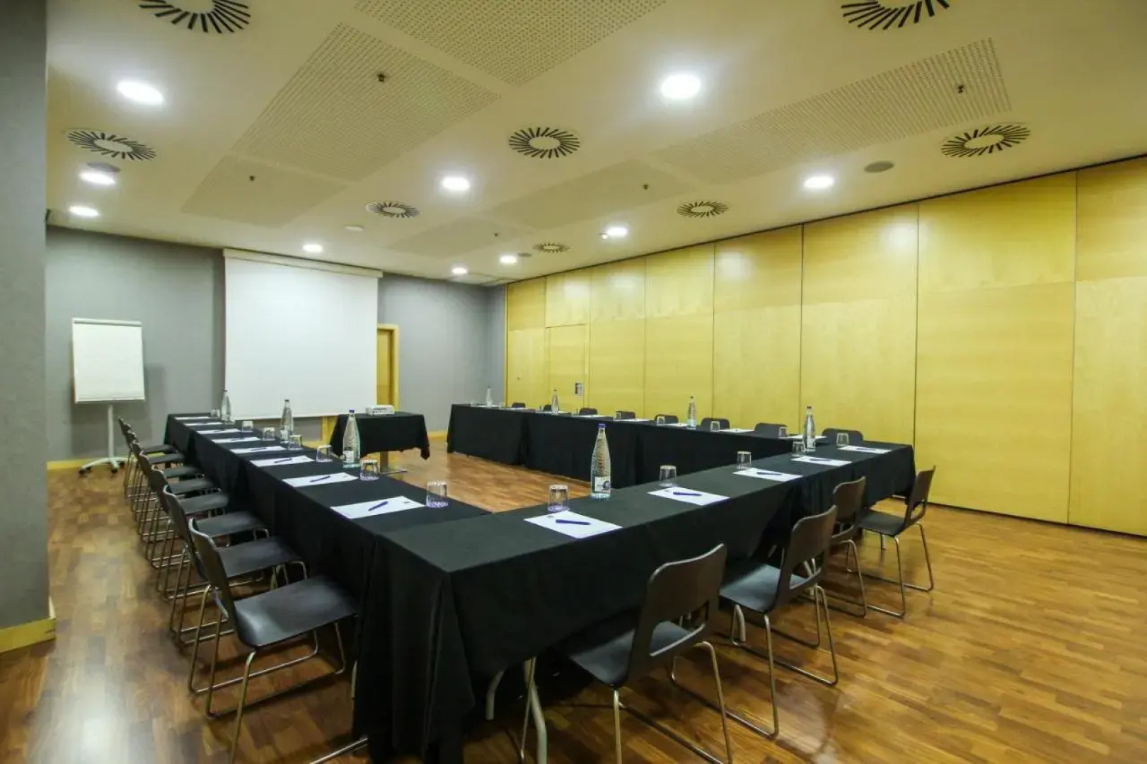 Отель Eurohotel Barcelona Gran Via Fira