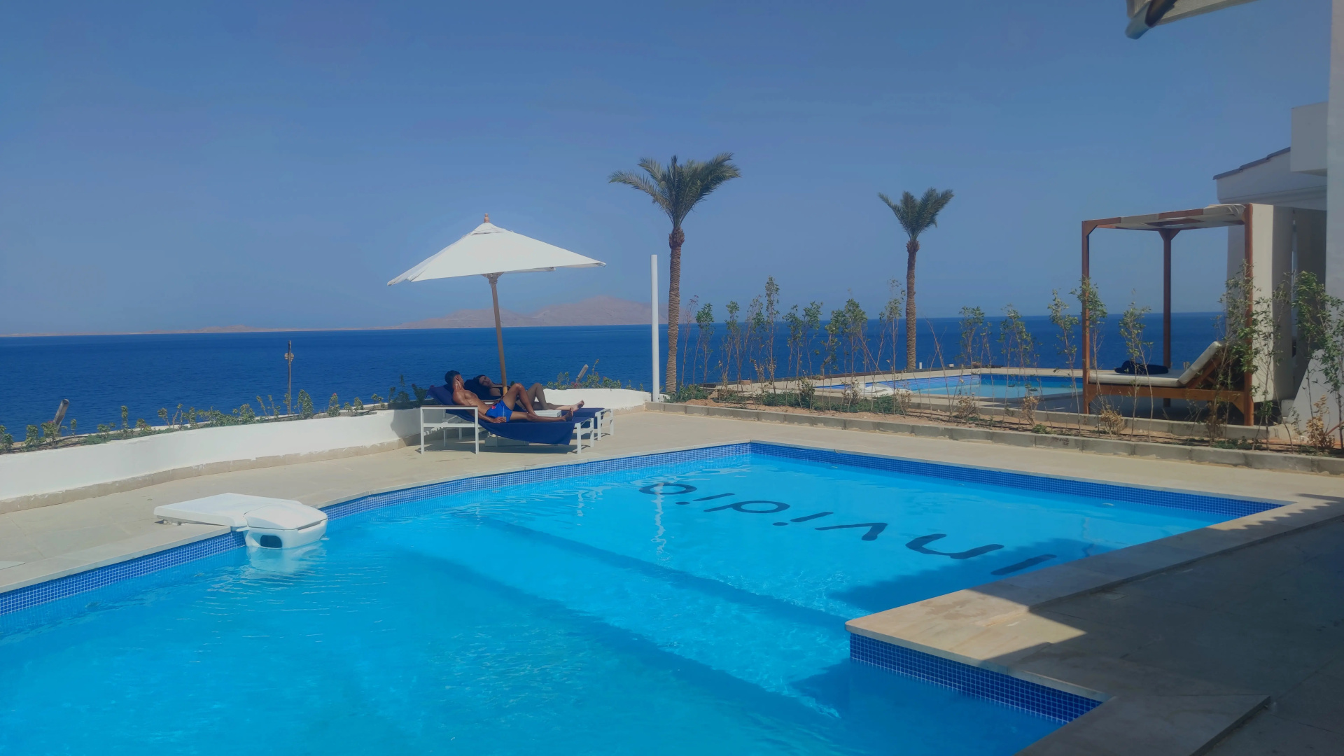Invidia Coral Beach Tiran