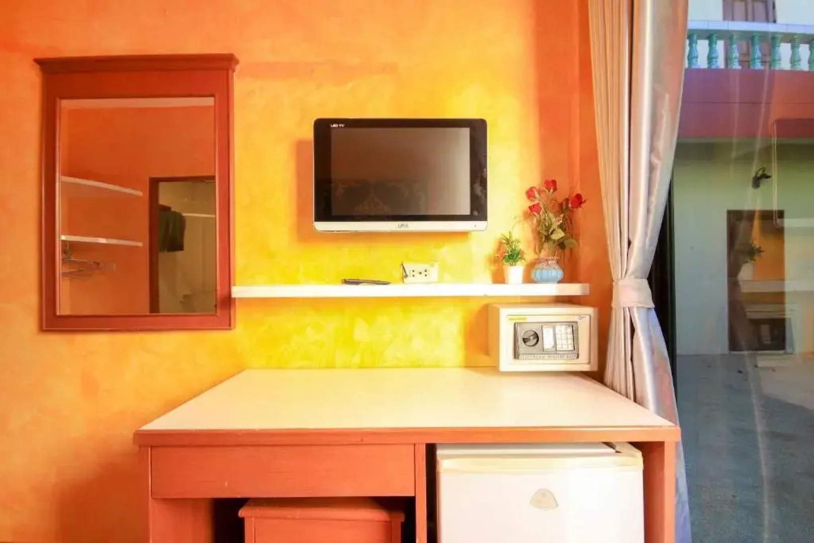 Ban Elephant Blanc Apartment