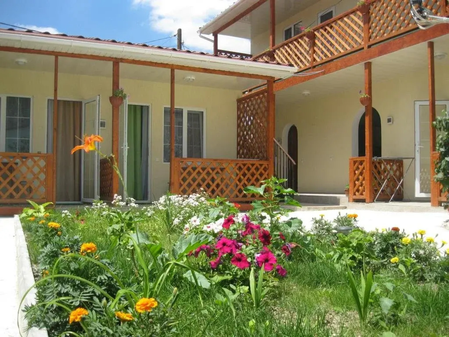 Solnechnyij Guest House