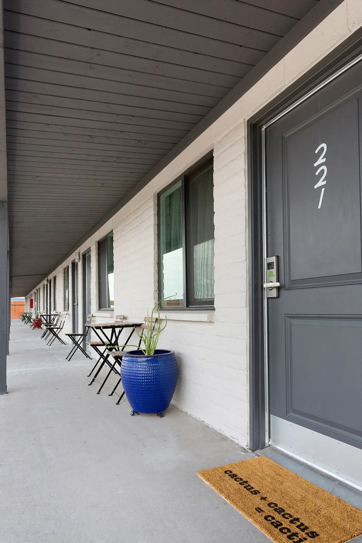 Hotel McCoy - Art, Coffee, Beer, Wine