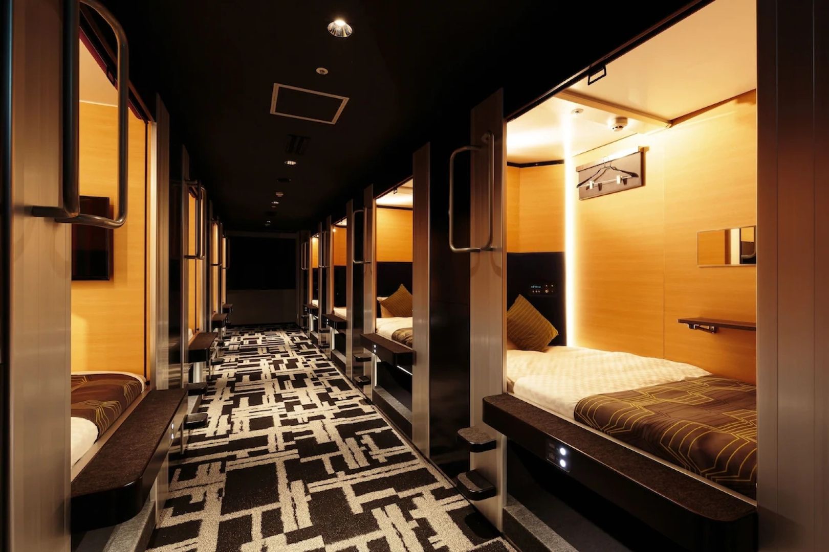 Отель MyCube by Mystays Asakusa Kuramae