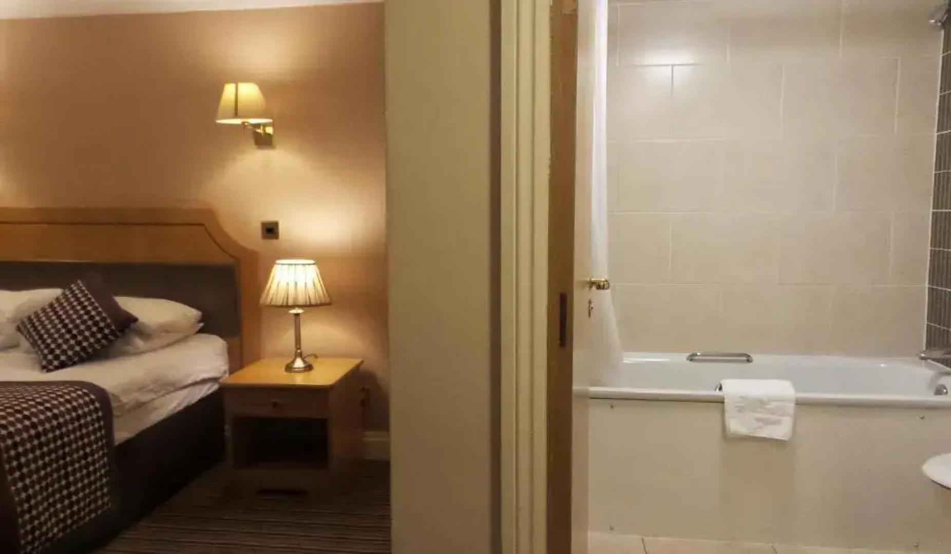 Parkside International Hotel