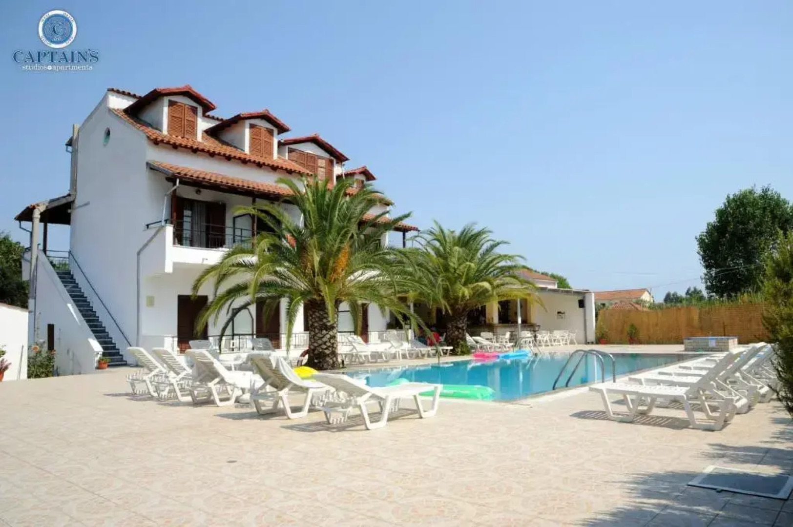 Captain's Studios & Apartments