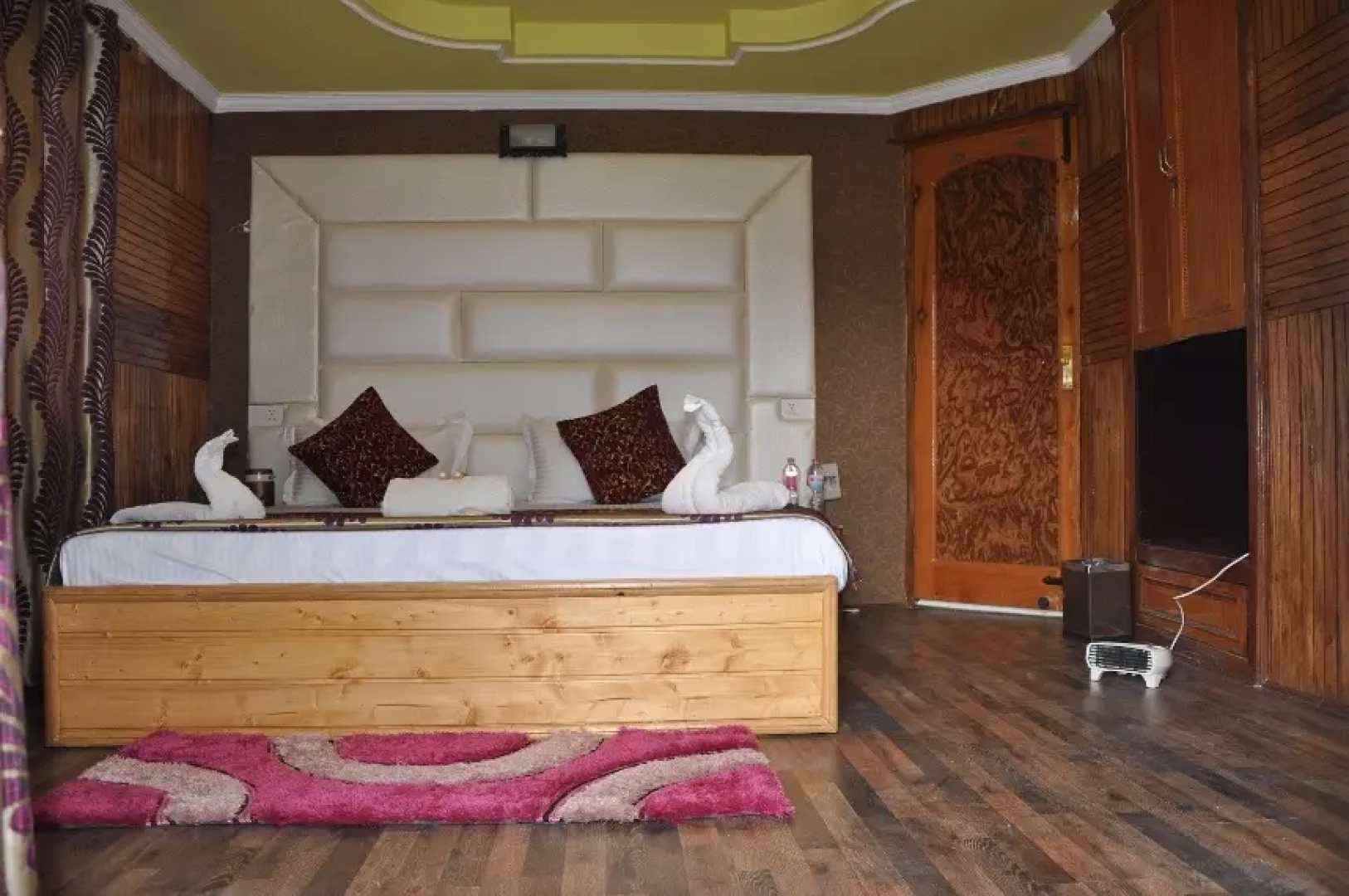 Paristan Resorts
