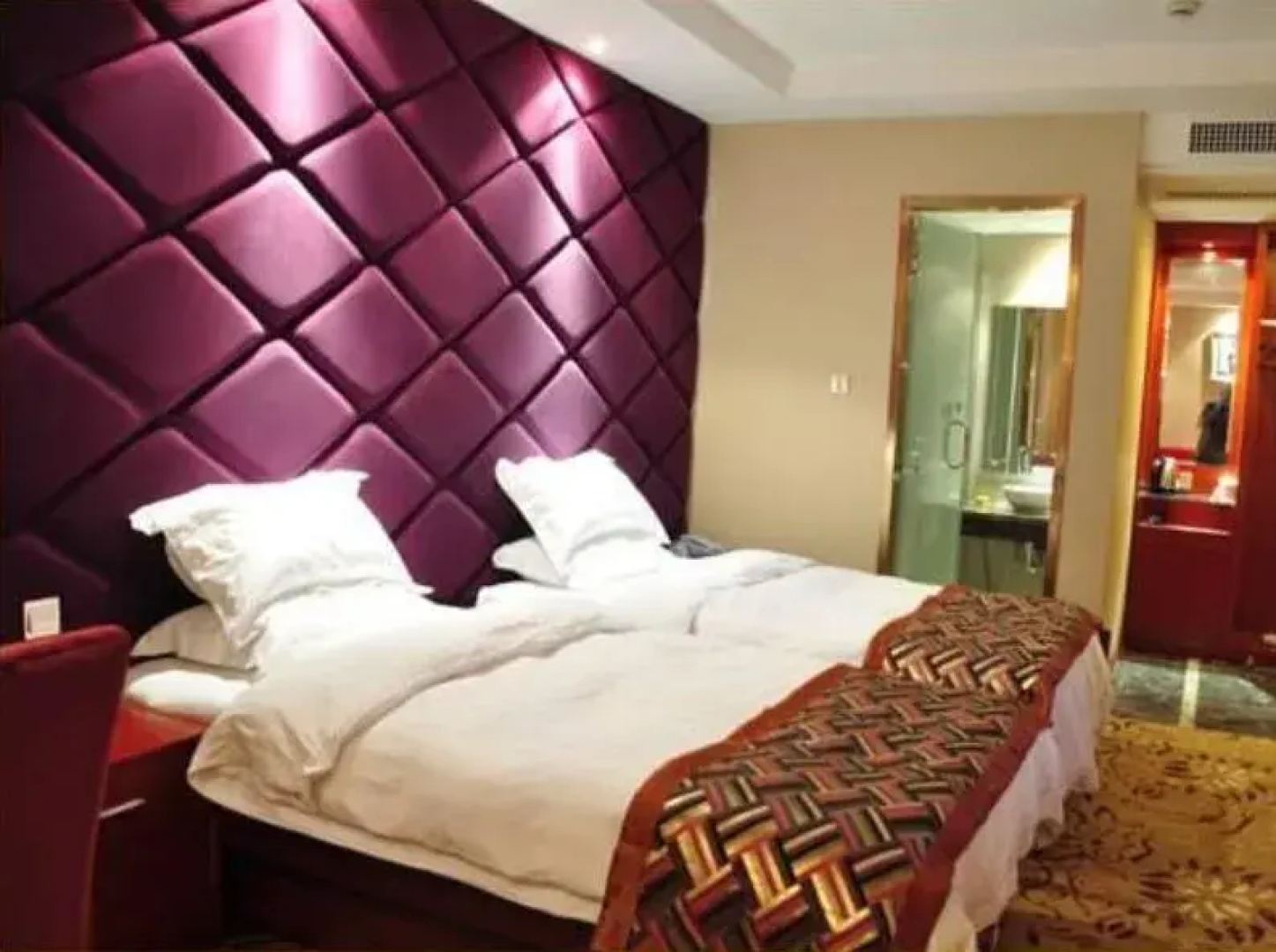 Ningbo Warm Bed Hotel