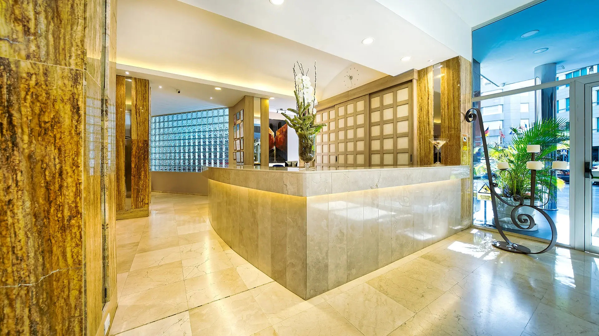 Отель Bull Reina Isabel & Spa