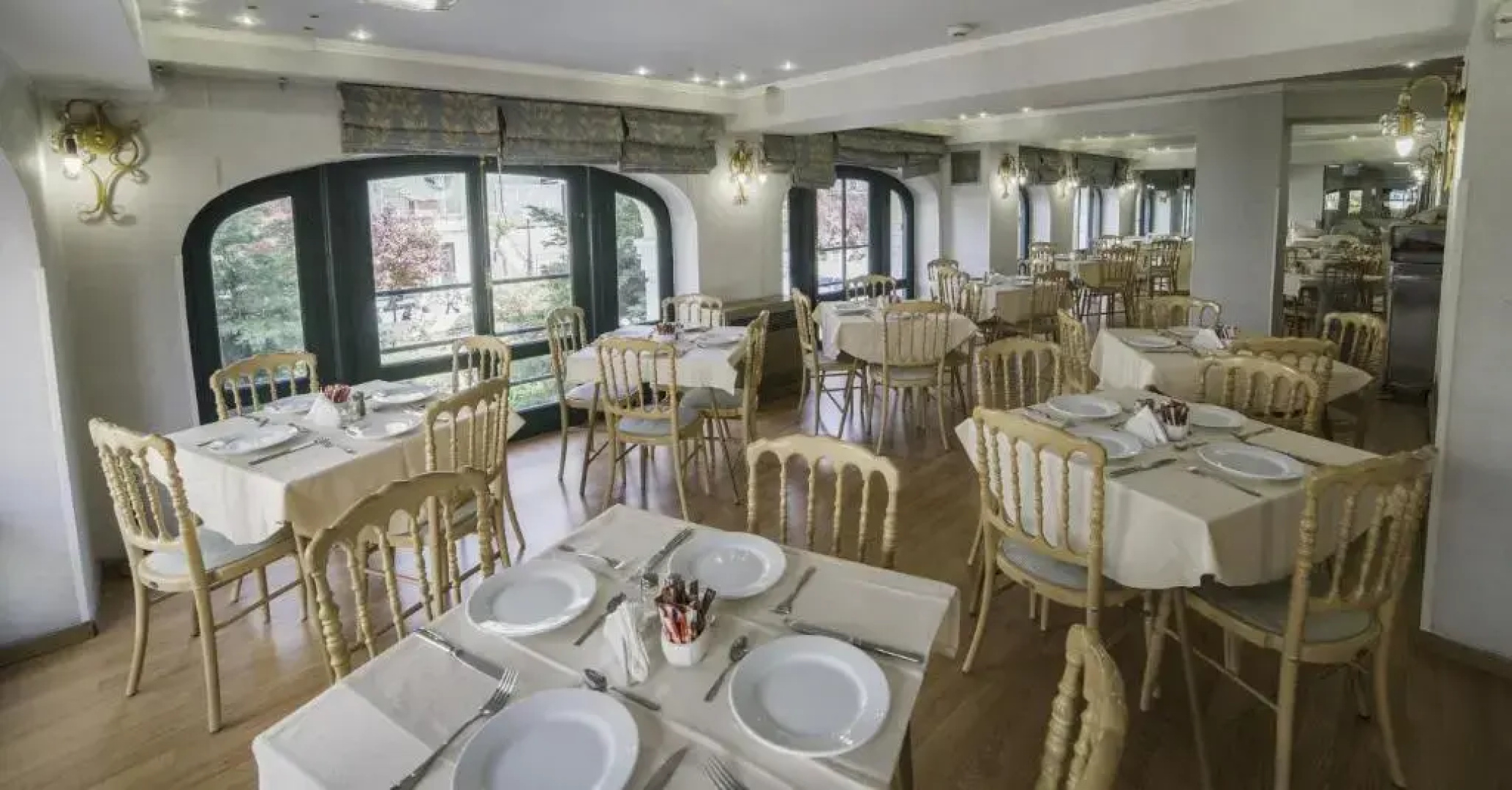 Delphi Art Hotel