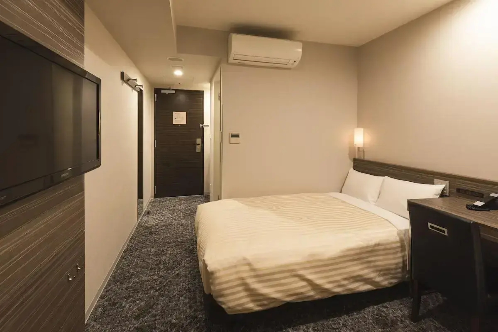 Отель Sotetsu Fresa Inn Shimbashi Hibiyaguchi