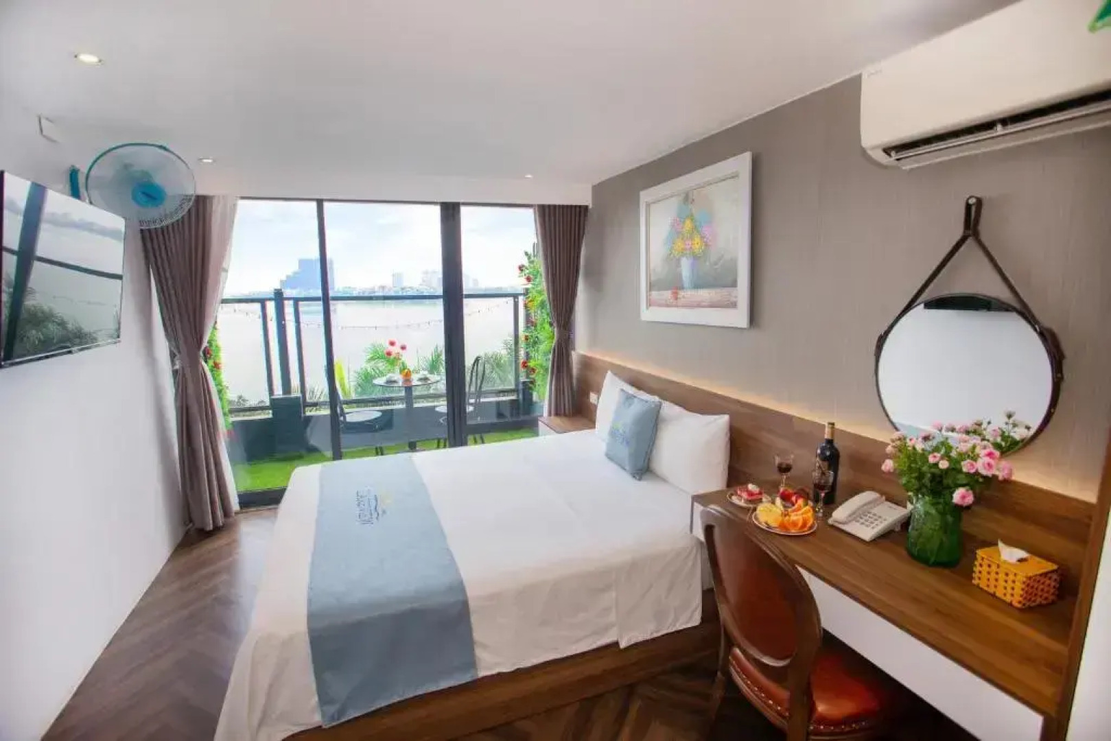 Hanoi Lake View Hotel & Travel