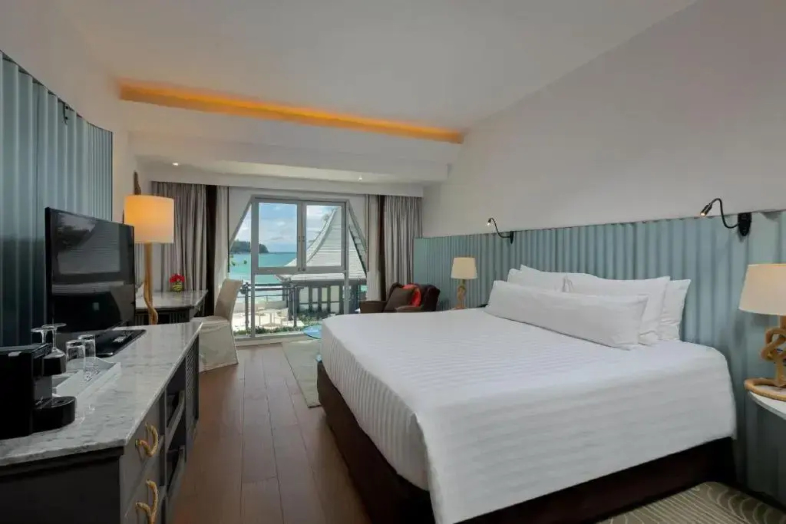 Отель The Boathouse Phuket