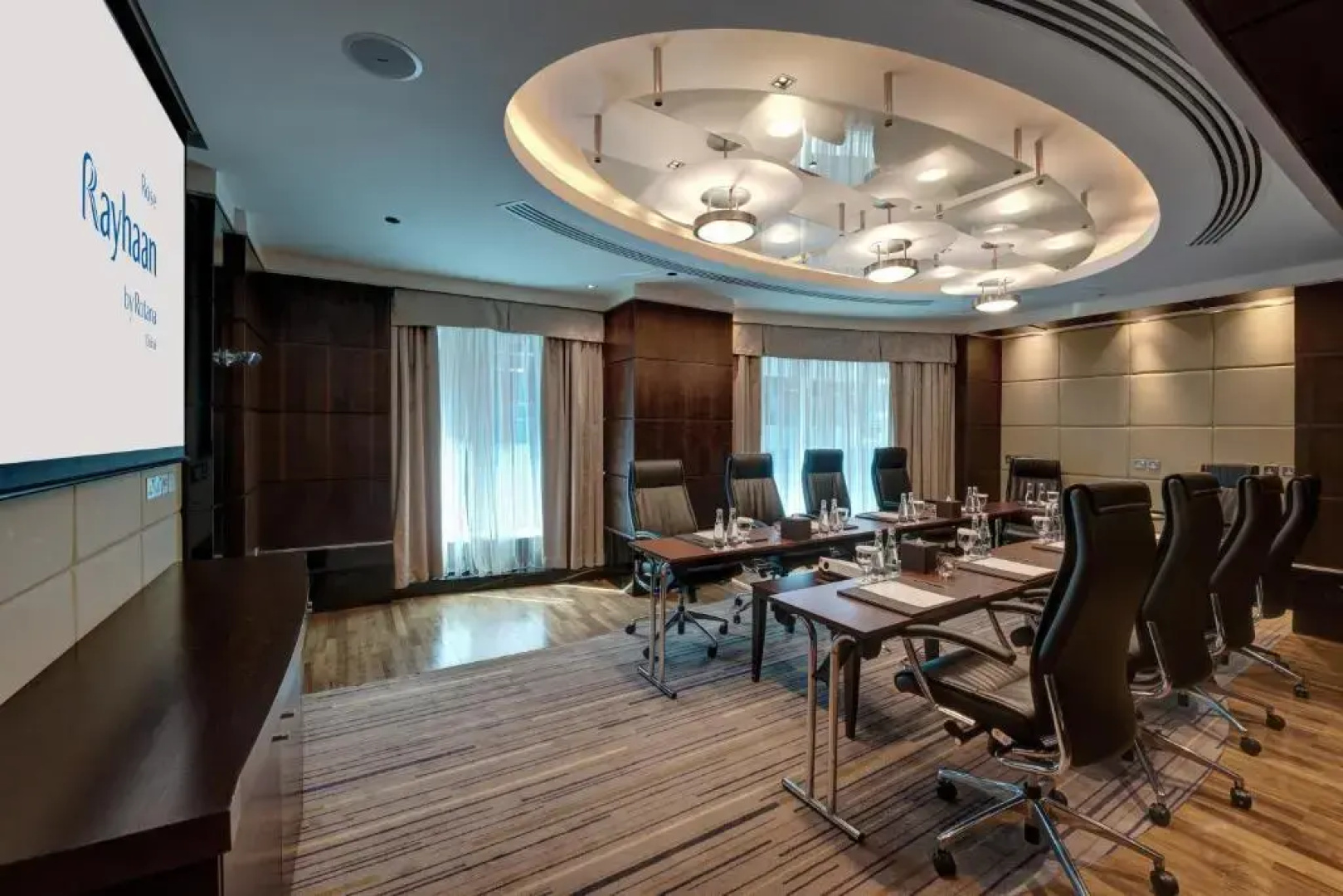 Отель Rose Rayhaan by Rotana