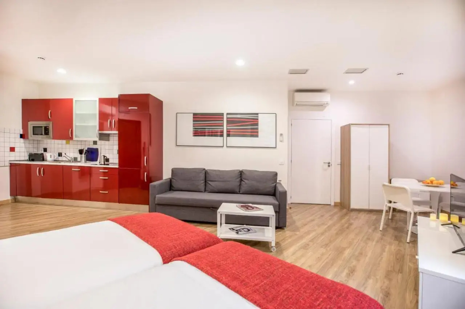 Mola! Suites