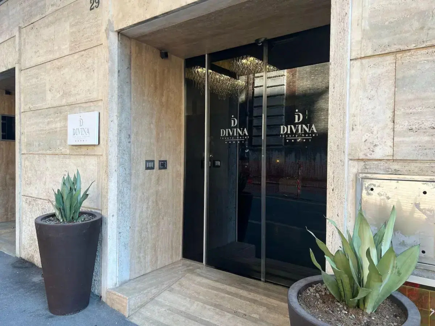 Отель Divina Luxury