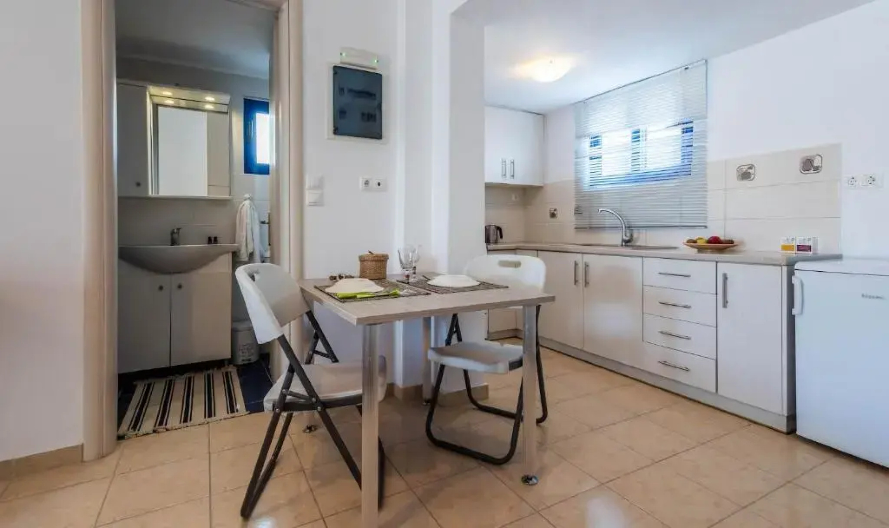 Nikos Sea view apts Milos