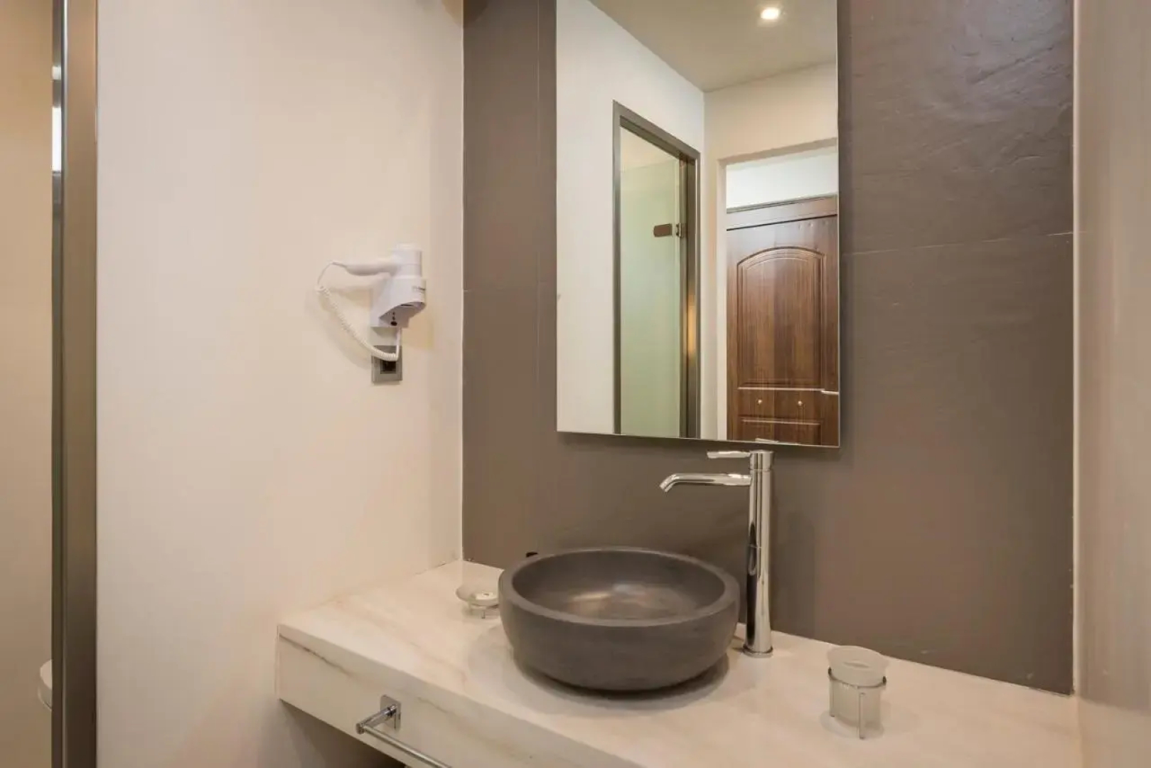 Atrion Hotel