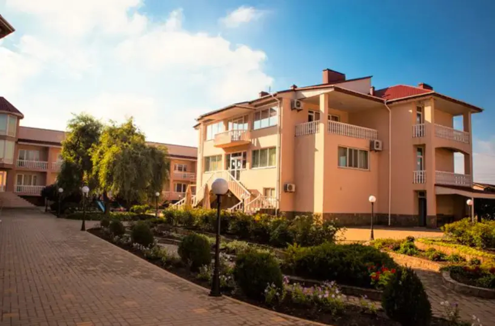 Sea Land Hotel
