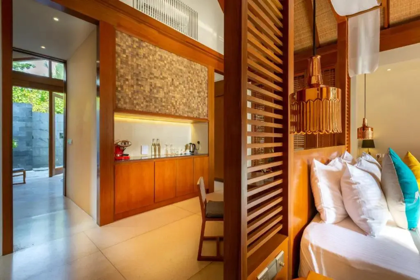 Отель Furaveri Maldives