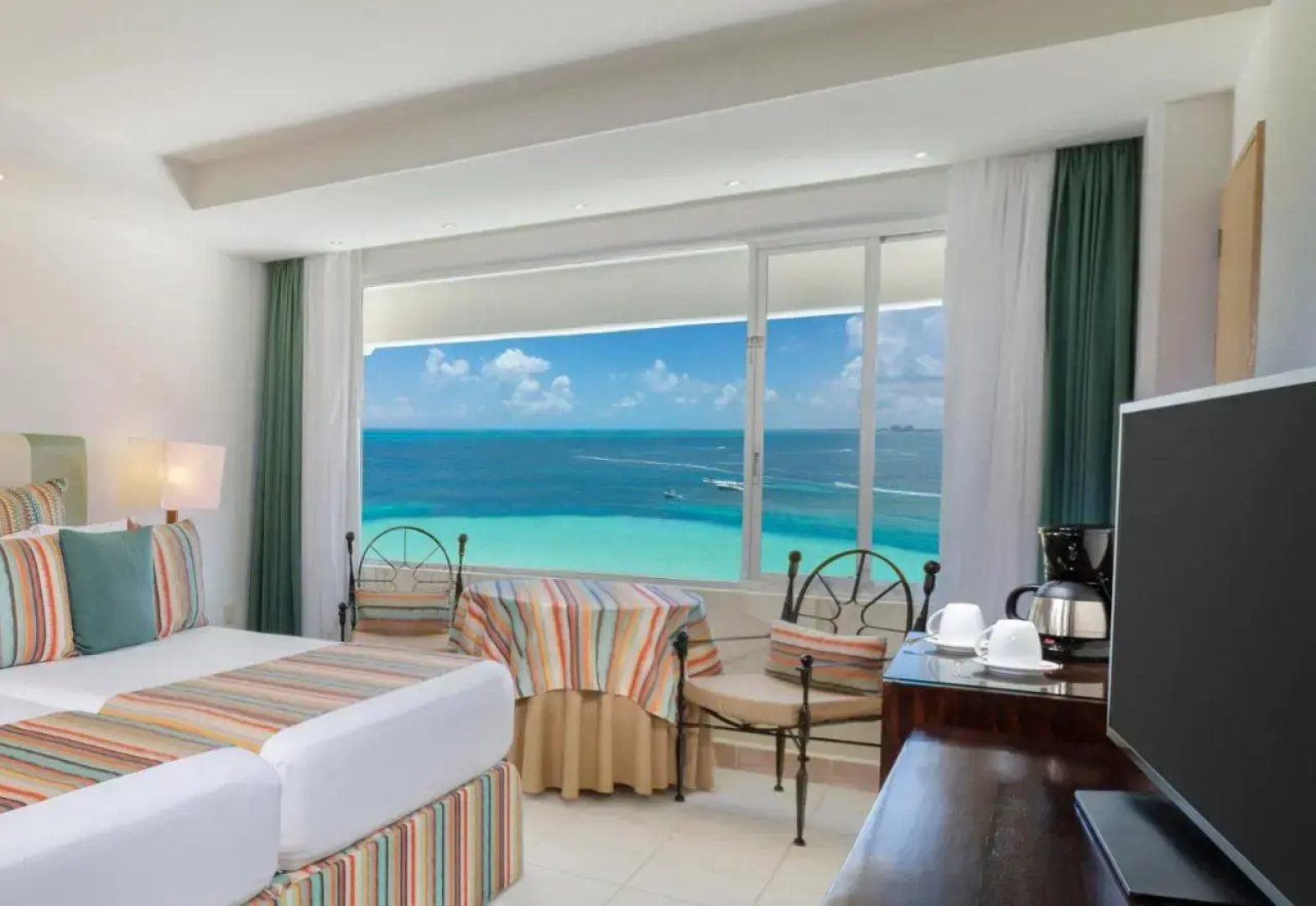 Oasis Palm Hotel