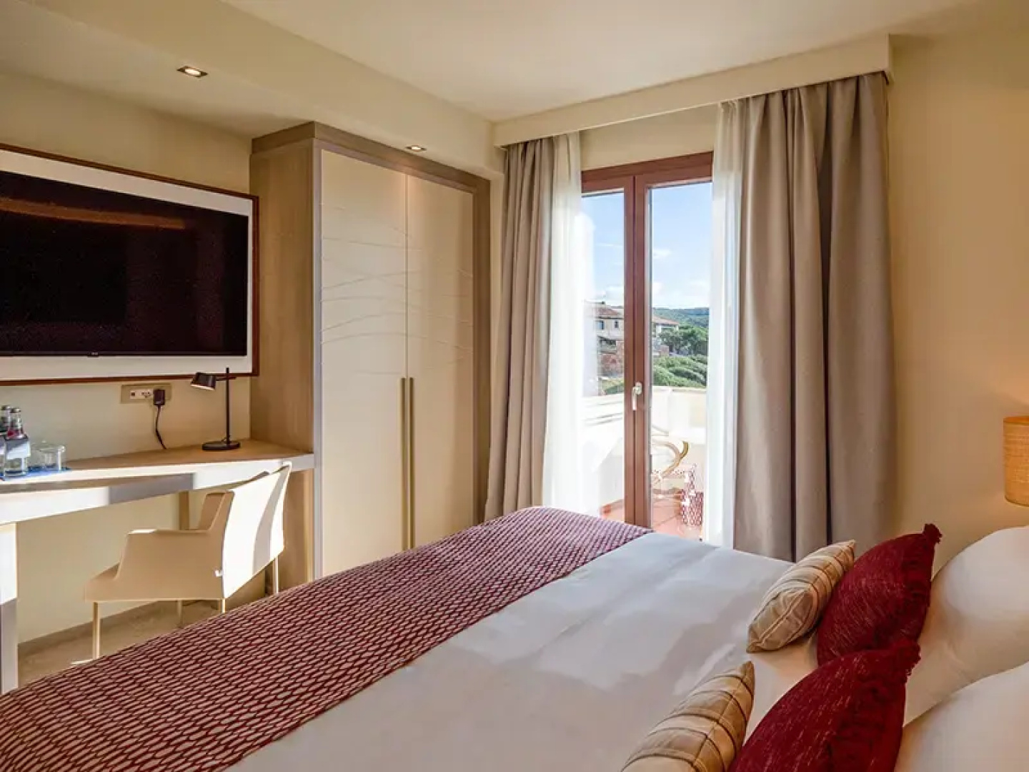 Mangia's Santa Teresa Sardinia, Curio Collection by Hilton