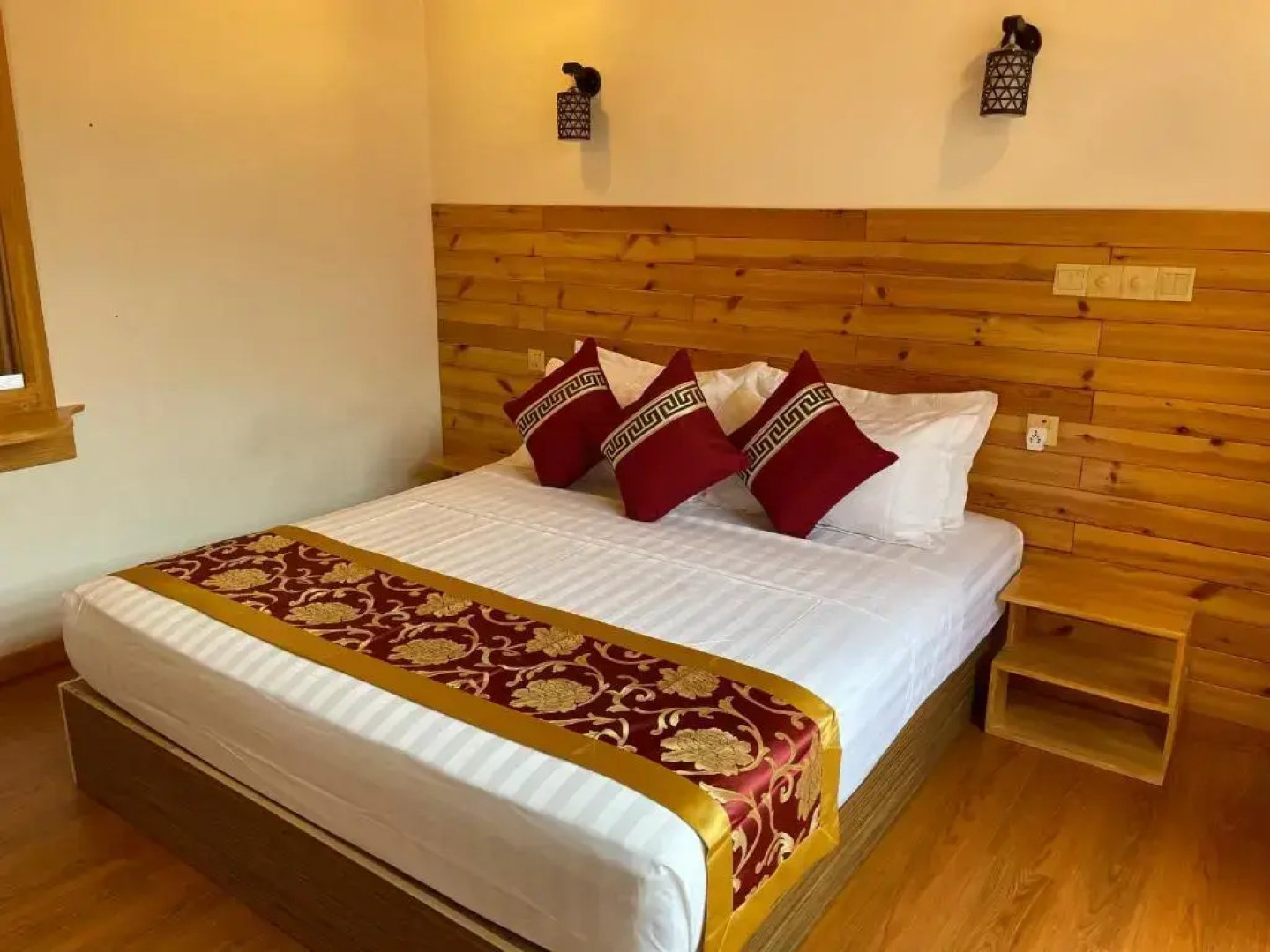 New Breeze Thoddoo Inn