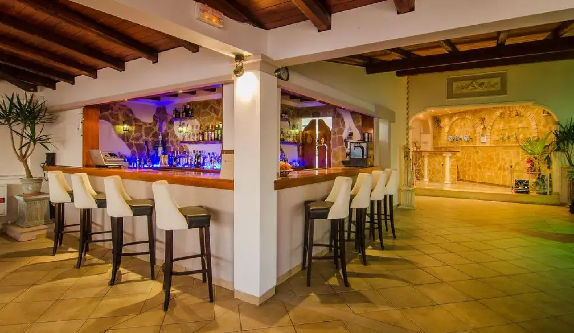 Bella Vista Apartments