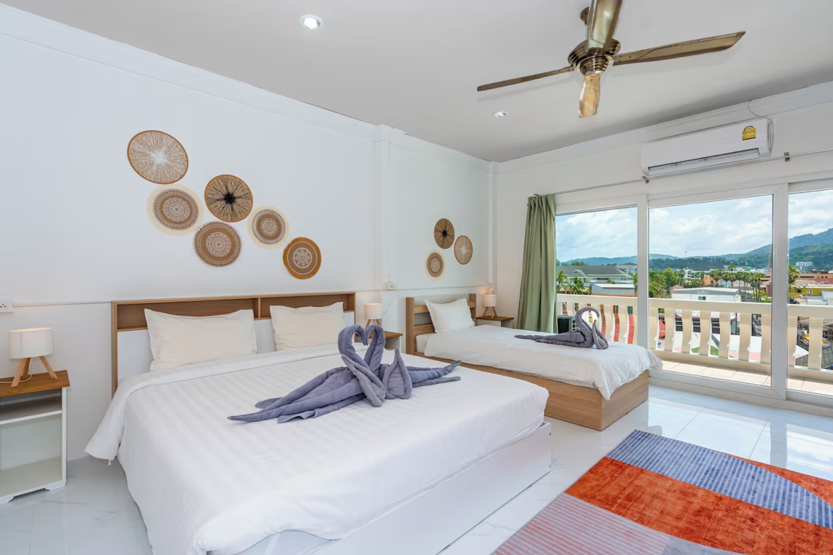 Kata Hill Sea View Hotel