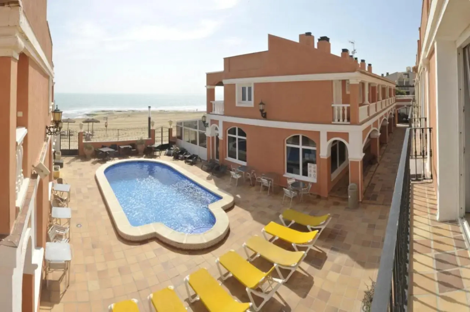 Lloyds Beach Club Aparthotel